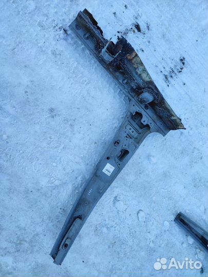 Стойка кузова центральная левая Mitsubishi Pajero