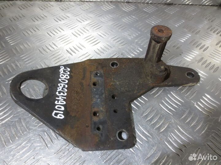 Подъемная проушина двигателя Scania 1531014