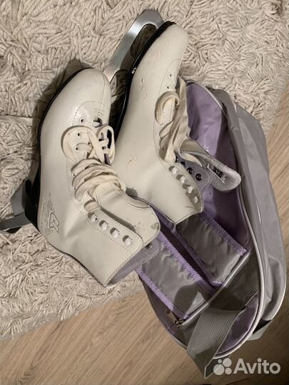 Коньки и сумка для коньков