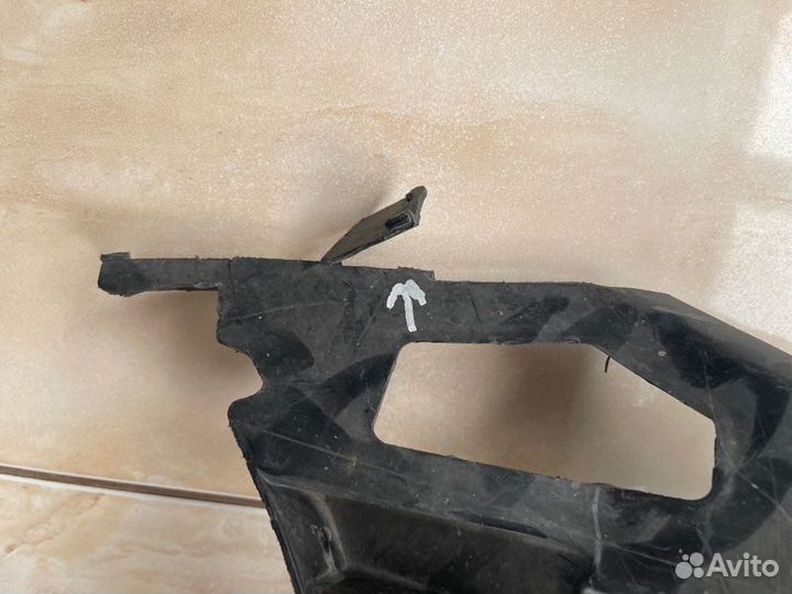 Кронштейн бампера передний левый Mercedes E Class