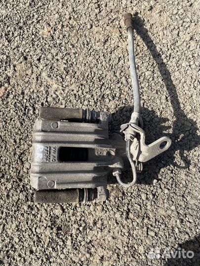 Суппорт задний правый Golf 6