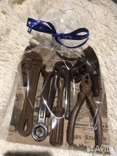 Инструмент из шоколада