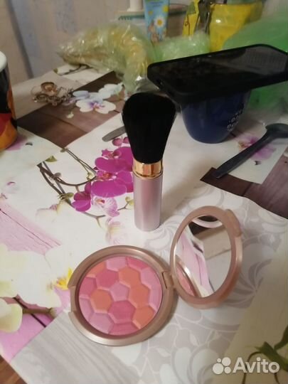 Румяна и кисть набор