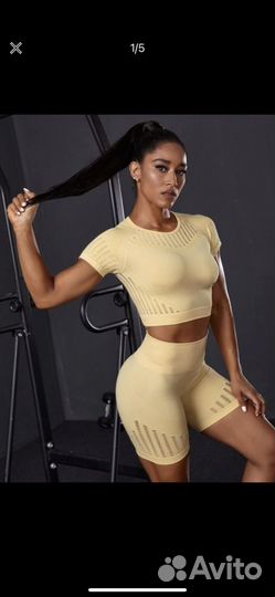 Спортивный бесшовный костюм новый