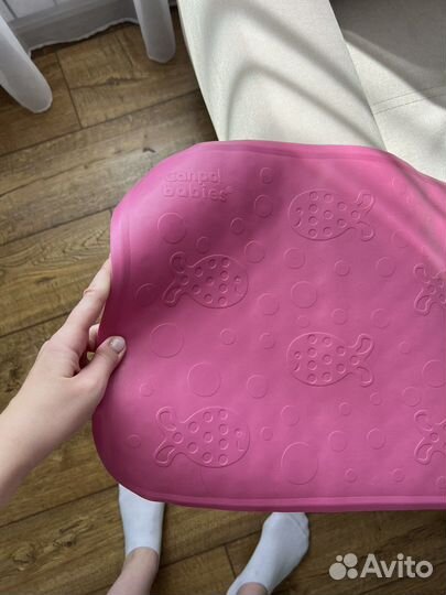 Противоскользящий коврик в ванну