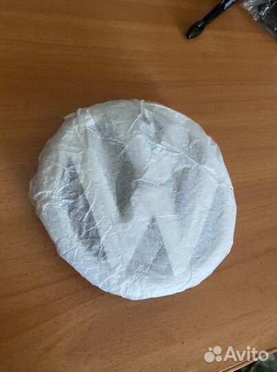 Эмблема Jetta передняя