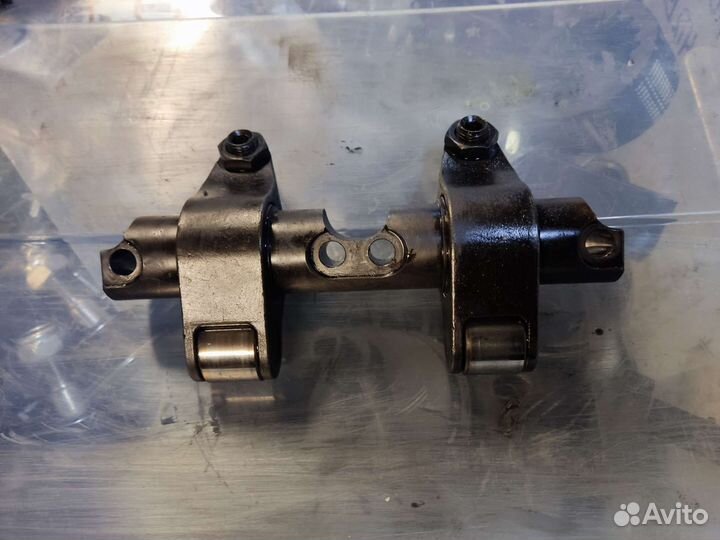 Ось коромысел VW Туарег 2.5 5.0 дизель