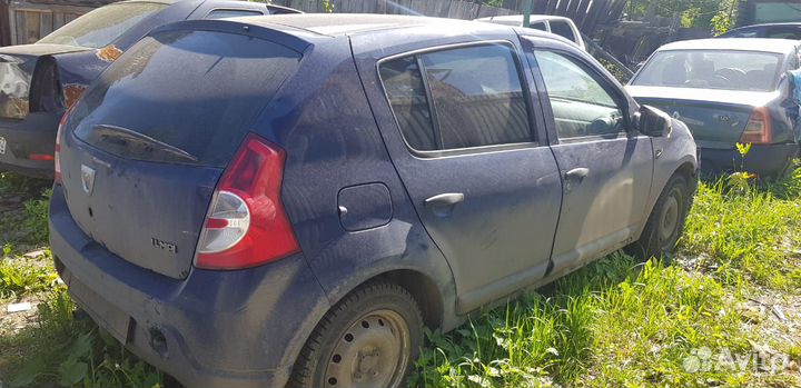 Renault Sandero 2009 разборе на запчасти