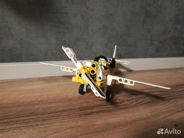 Lego technic самолёт 2 в 1 42044