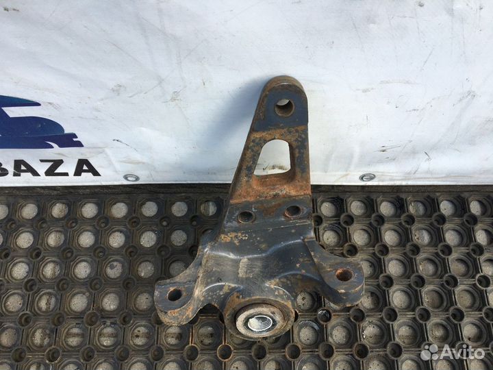 Кронштейн передней рессоры Renault Premium