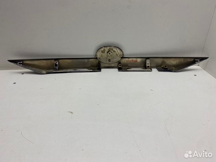 Молдинг багажника задний Toyota Camry V50