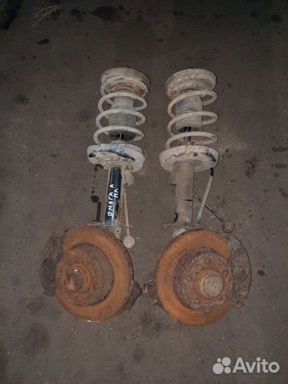 Стойки передние Opel Omega A