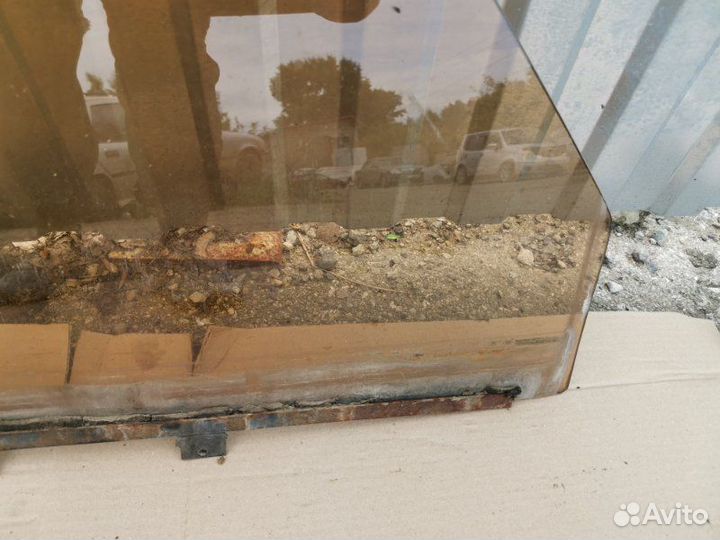 Стекло двери переднее правое Газ 3110 1999