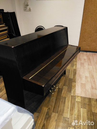 Пианино Petrof трёхпедальный