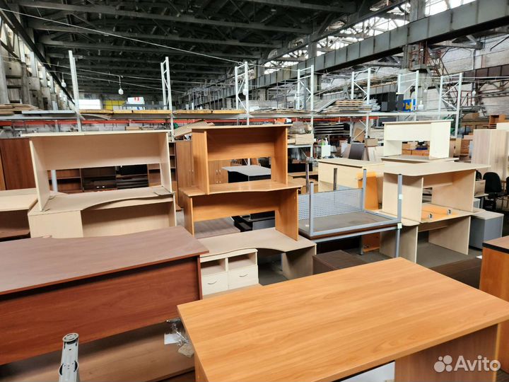 Офисные столы,шкафы