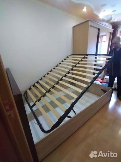 Кровать двухспальная с матрасом, 145210