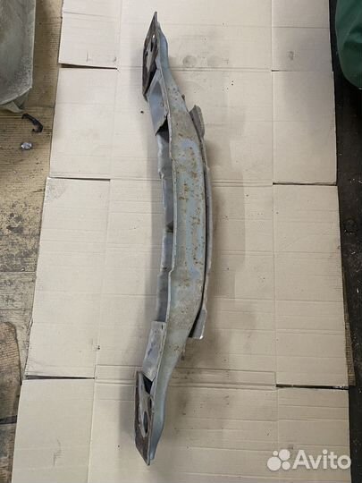 Задний усилитель бампера Mazda CX-7