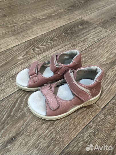 Босоножки для девочки 23