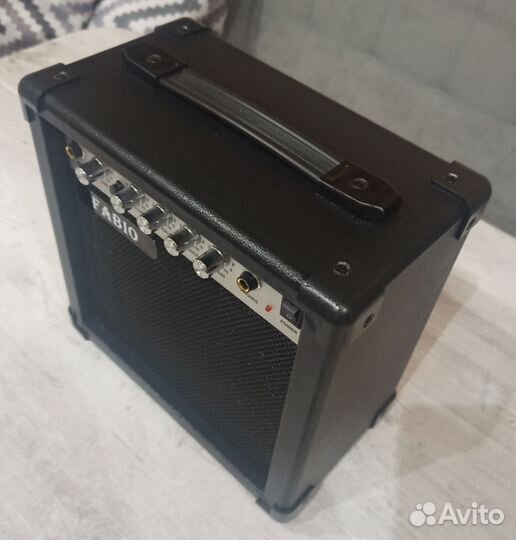 Гитарный комбоусилитель 20 W