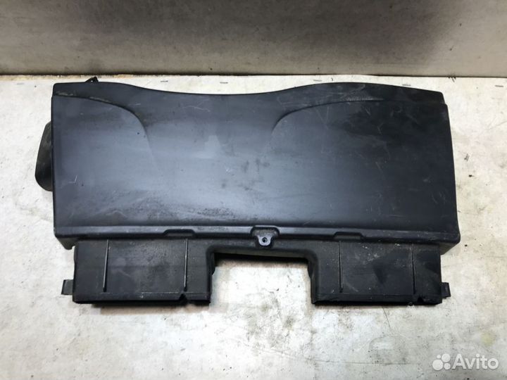 13717798772 Кожух воздухозаборника BMW E90