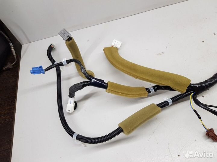 Электропроводка крышки багажника (Infiniti QX56)