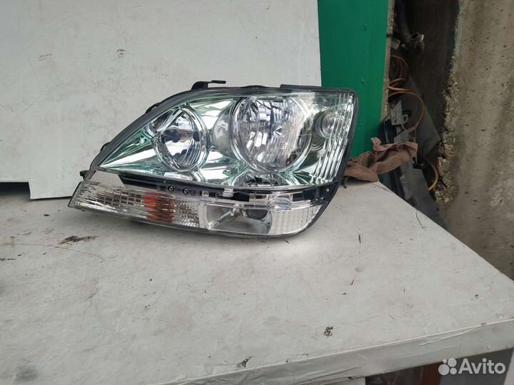 Фара левая Toyota Harrier Лексус рх 300 97-03