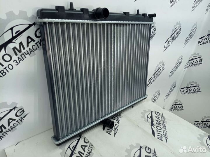 Радиатор Citroen Berlingo C4 C5 C3 Picasso 1.6-2.0