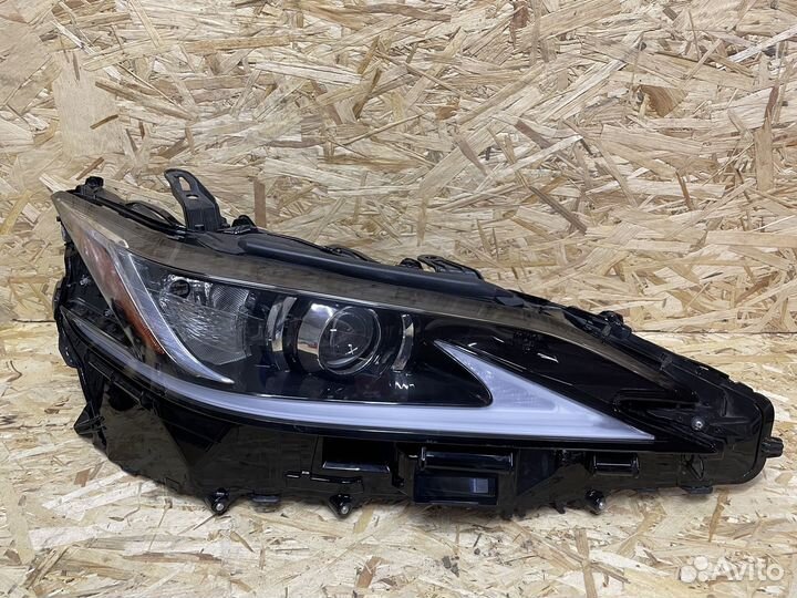 Фара передняя правая LED Lexus ES VII