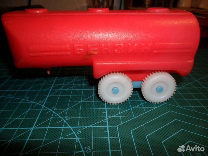 Цистерна от игрушки 