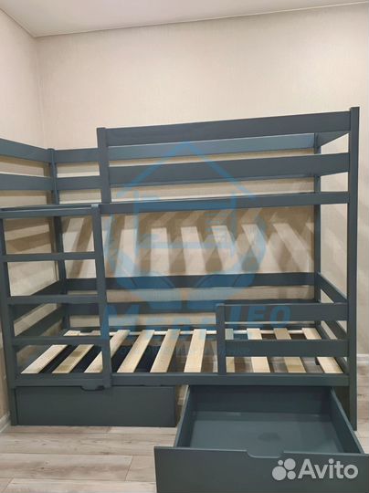 Двухъярусная кровать