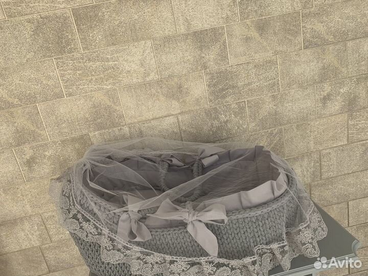 Вязанная корзинка из трикотажной пряжи