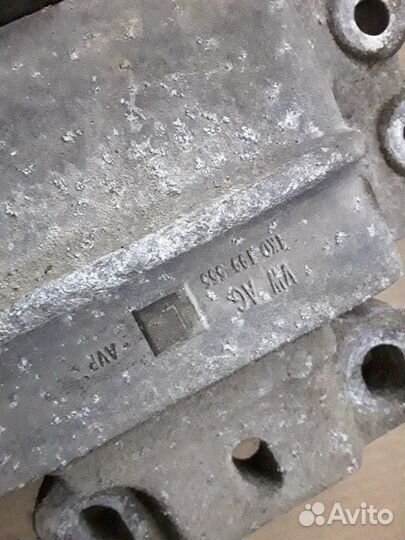 VAG опора кпп 1K0199555L