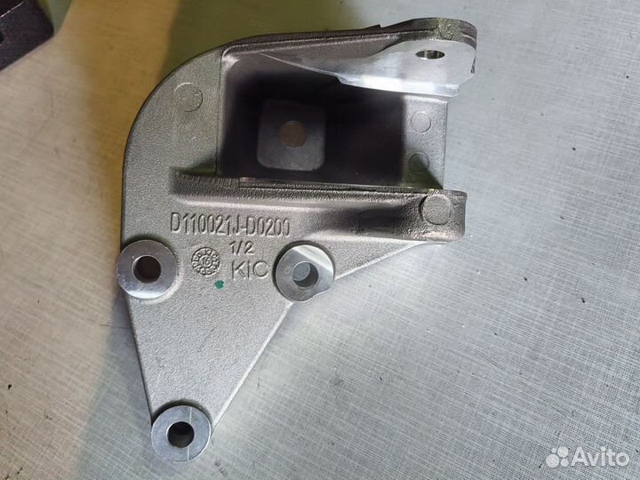 Подушка двигателя на Dongfeng AX75