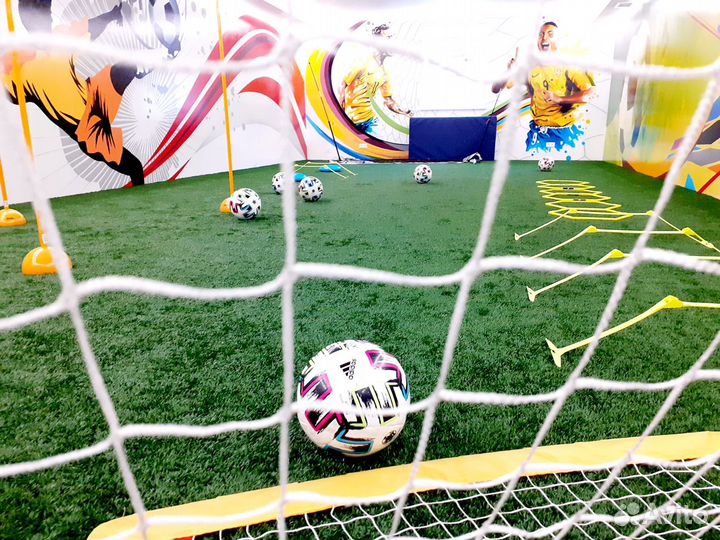 Аренда футбольного зала 80кв.м искусственный газон