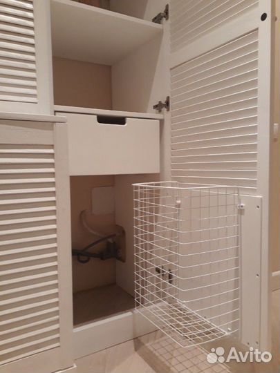 Шкафы с жалюзийными дверями, дверцами жалюзи, рееч