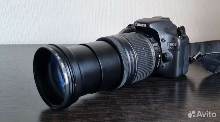Зеркальный фотоаппарат canon 550D