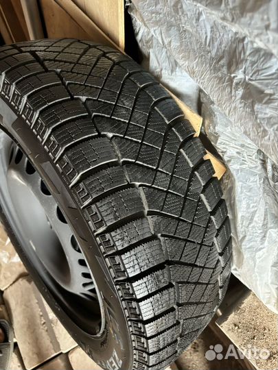 Pirelli Ice Zero FR 2.25/4.5 R4 19B