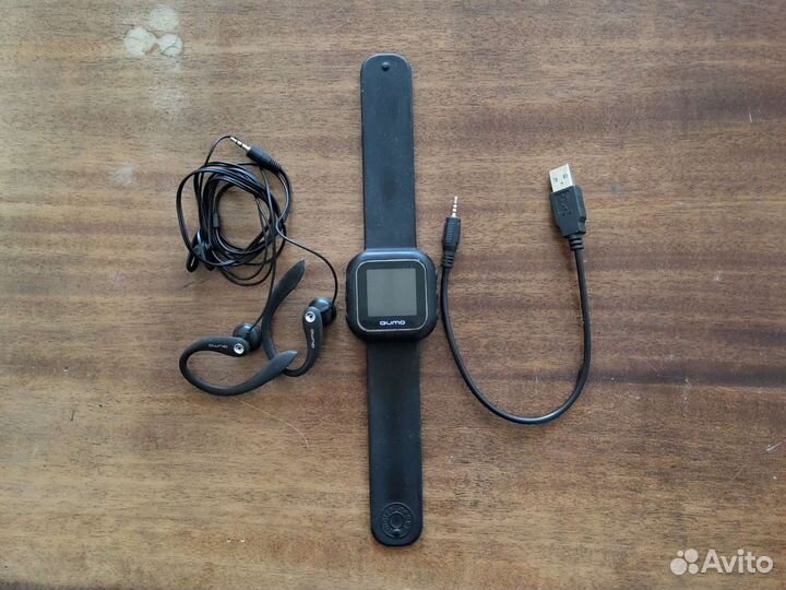 MP3- плеер Qumo SportWatch 4GB