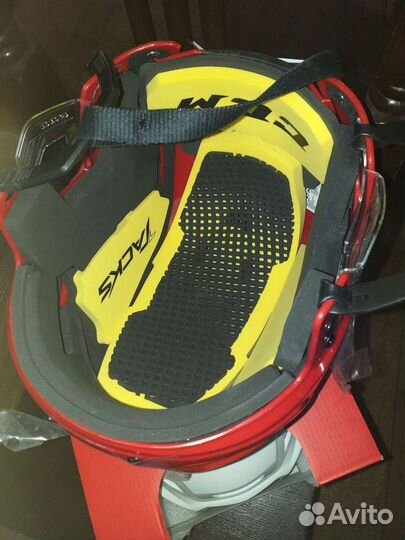 Хоккейный шлем ccm tacks 210sr M.L красн и белый