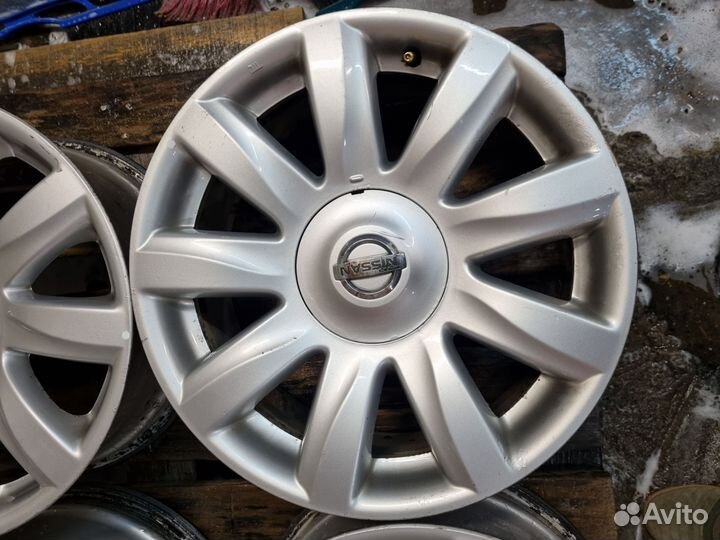 Комплект оригинальных литых дисков Nissan