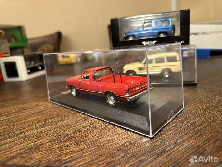 1:43 NEO, Premium X: Toyota Land Cruiser, Ford