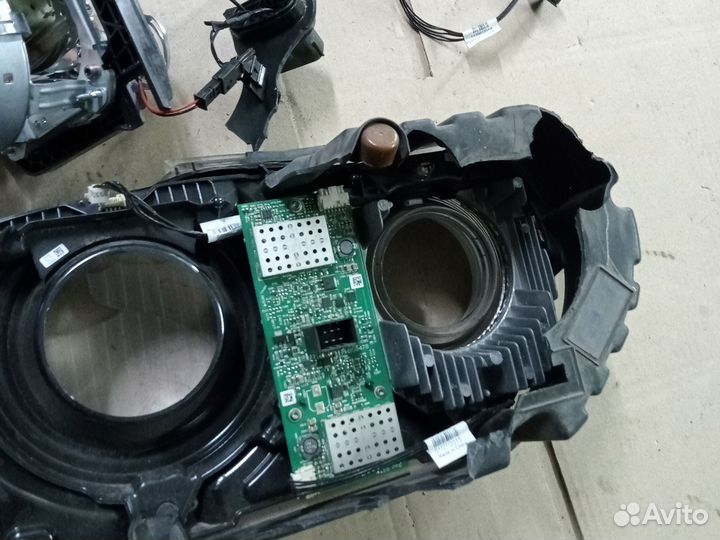 Фара ксеноновая левая Dodge Challenger 3.6 оригин