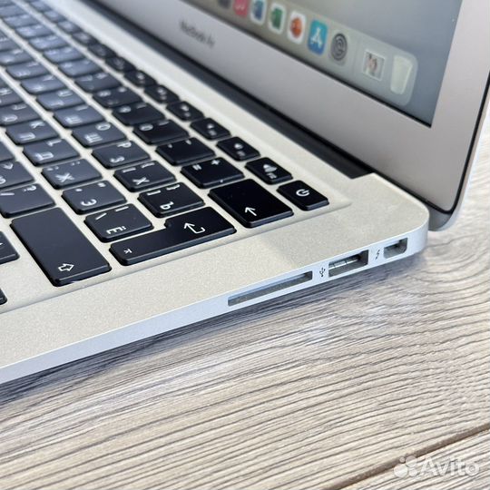 Apple MacBook Air 13 дюймов 2015 i5 / 8 / 128 SSD