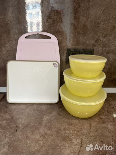 Контейнеры и миски с крышками