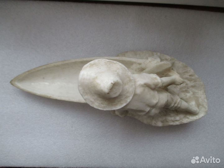 Статуэтка Юный рыбак. колкий пластик