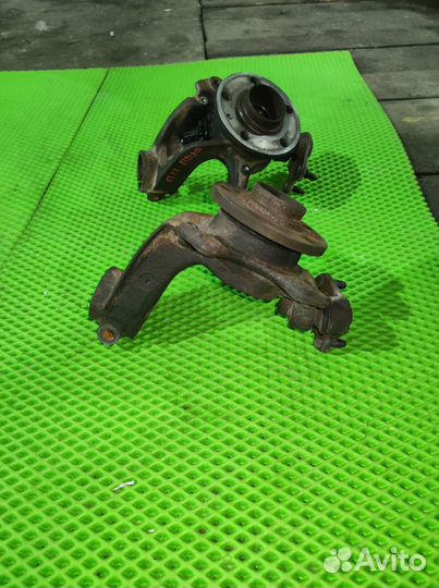 Кулак передний Volkswagen Polo