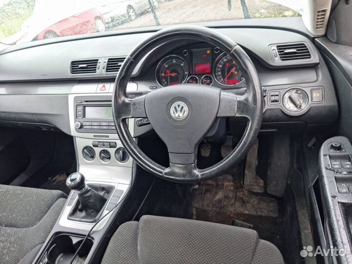 Форсунка топливная Volkswagen Passat B6 2005