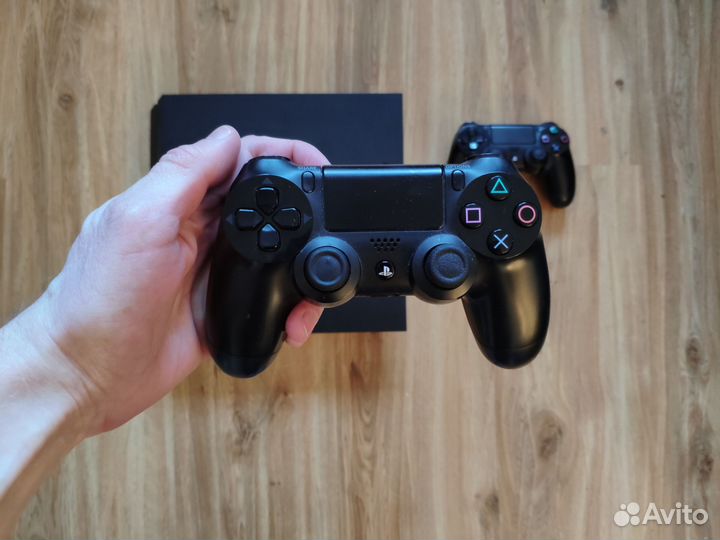 Sony PS4 + 2 геймпада