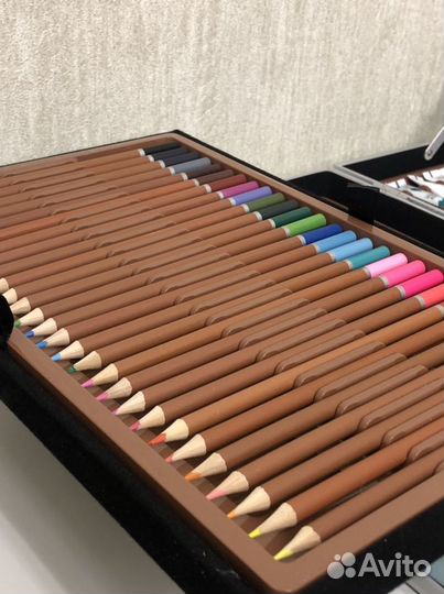 Набор художника в металлическом чемодане