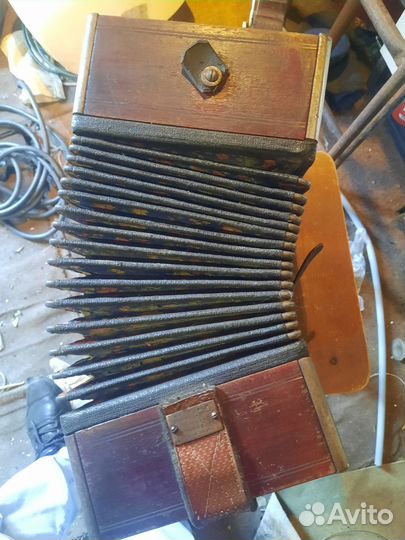 Шуйская гармонь в хорошем состоянии для своих лет